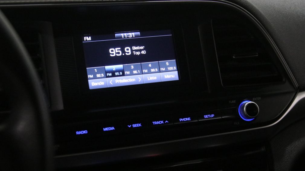 Hyundai Elantra Essential 2020 d&rsquo;occasion à vendre - 17