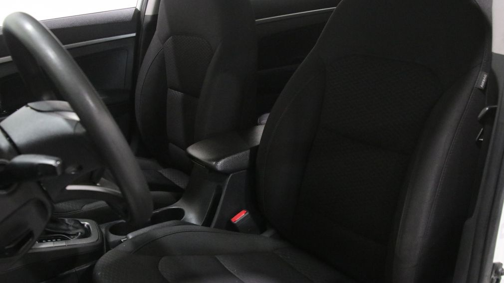 Hyundai Elantra Essential 2020 d&rsquo;occasion à vendre - 12