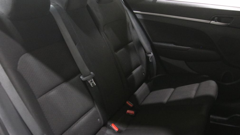 Hyundai Elantra Essential 2020 d&rsquo;occasion à vendre - 22