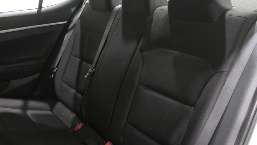 Hyundai Elantra Essential 2020 d&rsquo;occasion à vendre - 21