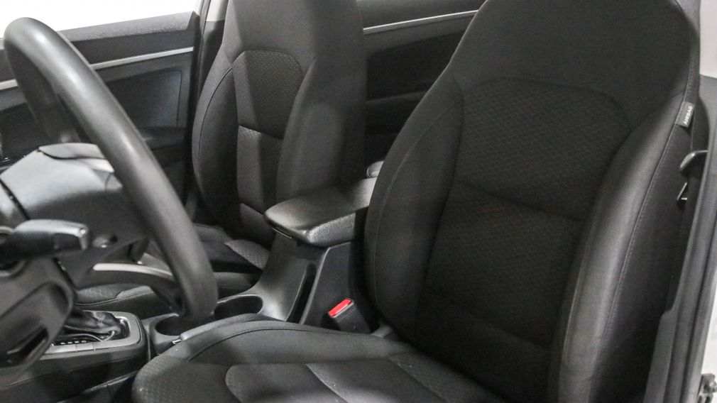 Hyundai Elantra Essential 2020 d&rsquo;occasion à vendre - 12