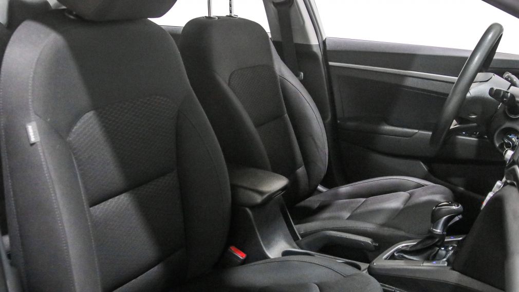 Hyundai Elantra Essential 2020 d&rsquo;occasion à vendre - 23