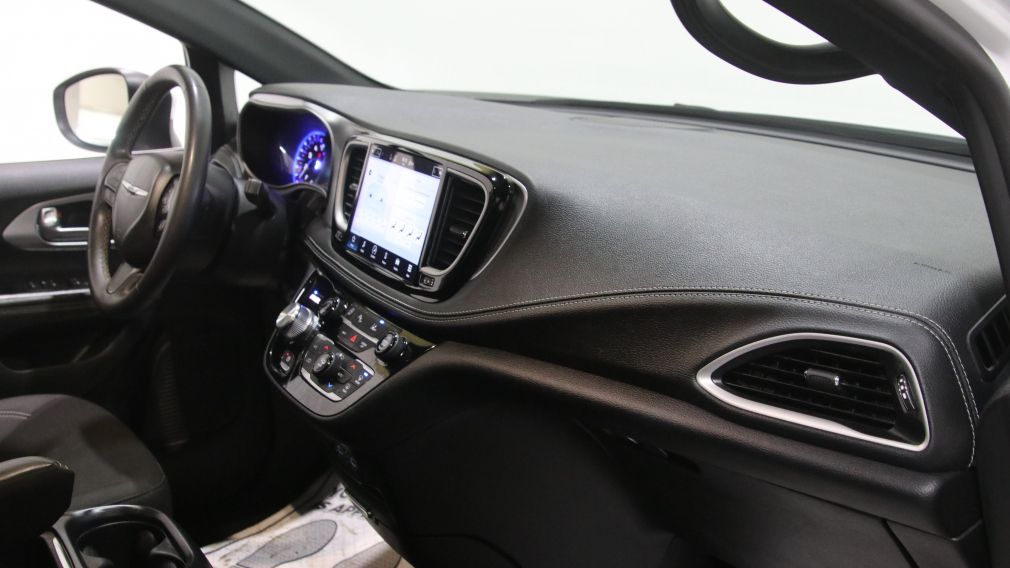 Chrysler Pacifica Touring 2023 d&rsquo;occasion à vendre - 24