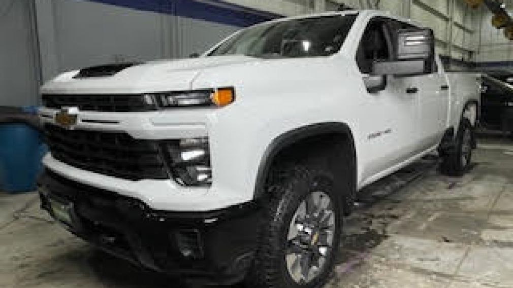 Chevrolet Silverado 2500HD Custom 2024 d’occasion à vendre - 3