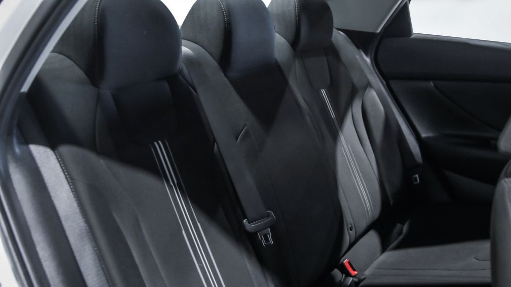 Hyundai Elantra Preferred 2022 d&rsquo;occasion à vendre - 19