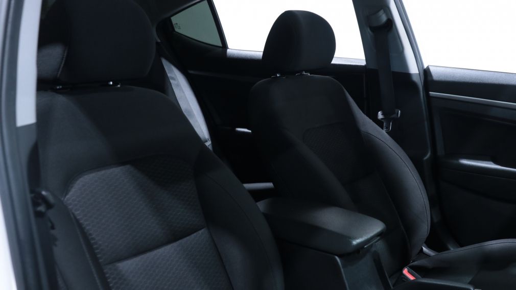 Hyundai Elantra Preferred w/Sun & Safety Package 2020 d&rsquo;occasion à vendre - 21