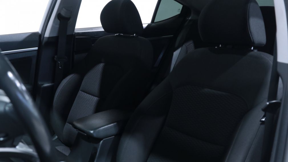 Hyundai Elantra Preferred w/Sun & Safety Package 2020 d&rsquo;occasion à vendre - 11