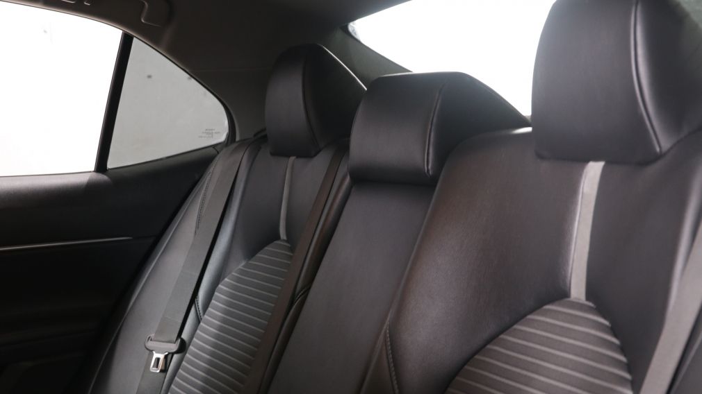 Toyota Camry SE 2018 d&rsquo;occasion à vendre - 16