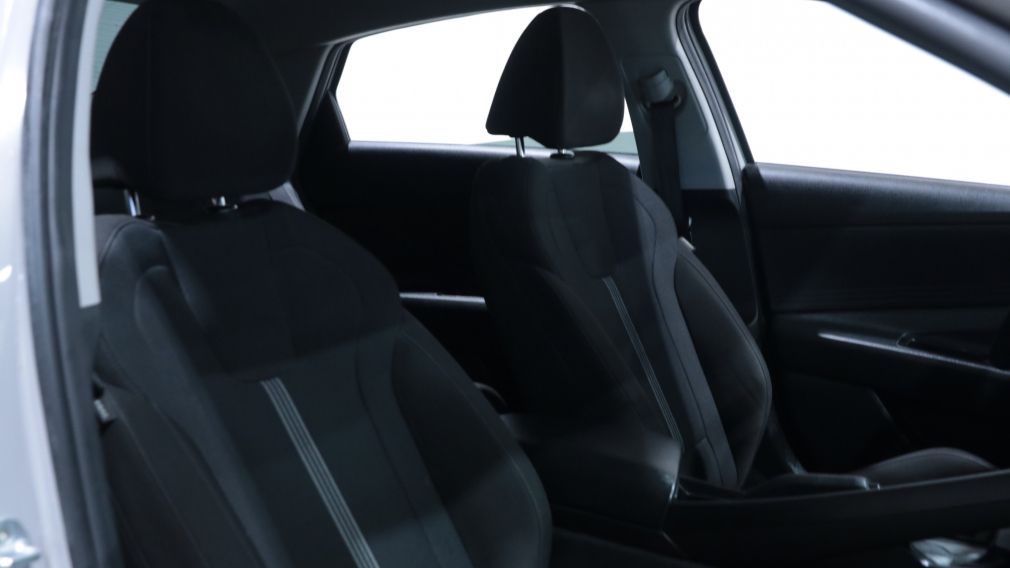 Hyundai Elantra Essential 2021 d&rsquo;occasion à vendre - 21