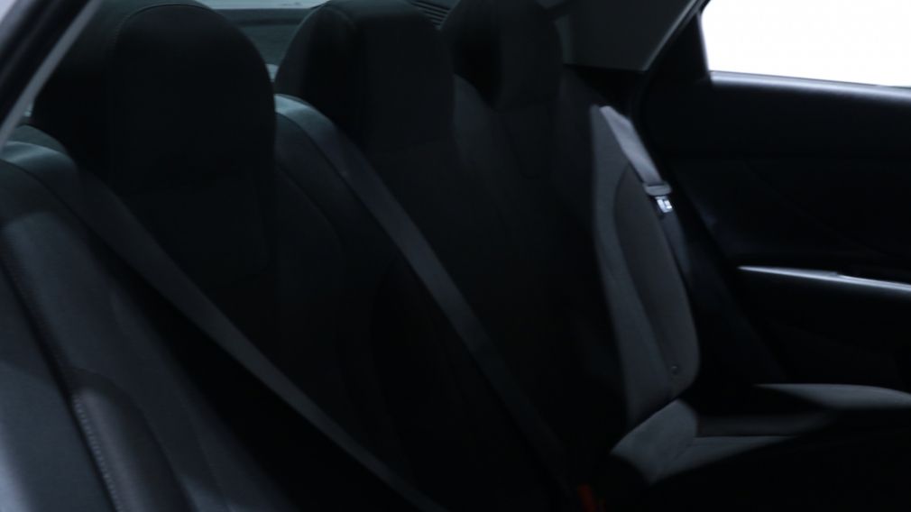 Hyundai Elantra Essential 2021 d&rsquo;occasion à vendre - 19