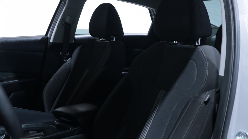 Hyundai Elantra Essential 2021 d&rsquo;occasion à vendre - 11