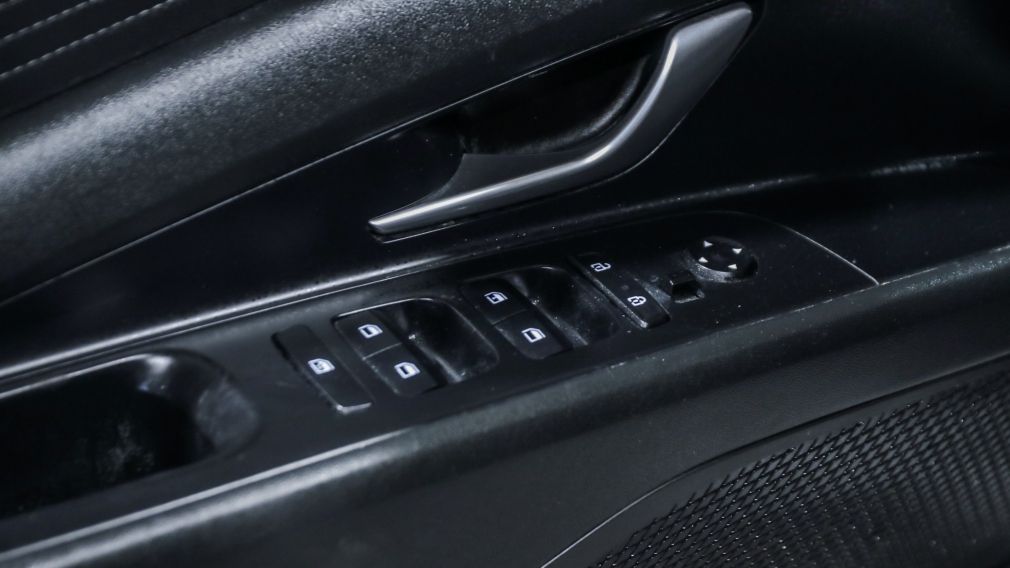 Hyundai Elantra Essential 2021 d&rsquo;occasion à vendre - 11