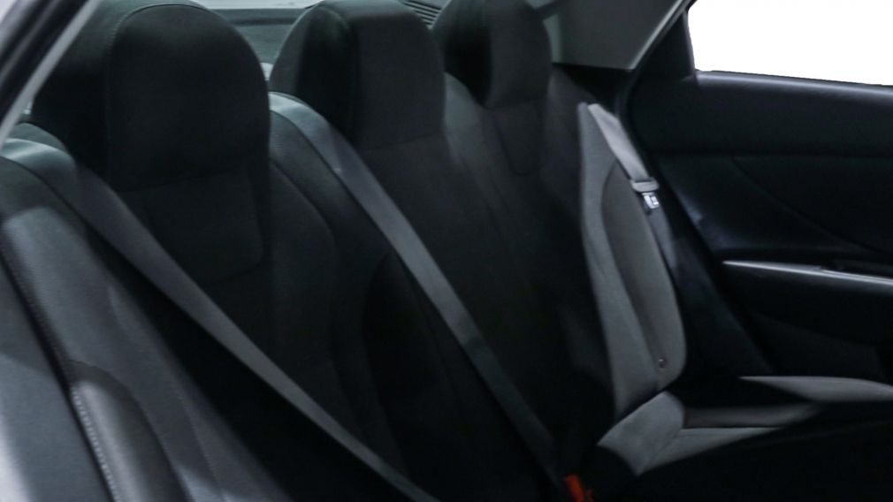 Hyundai Elantra Essential 2021 d&rsquo;occasion à vendre - 19