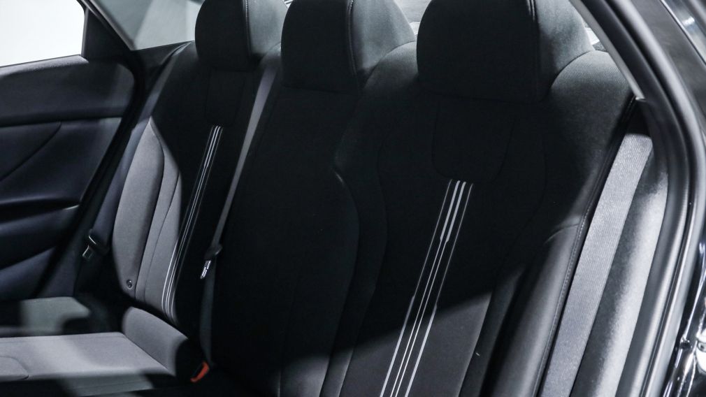 Hyundai Elantra Preferred 2023 d&rsquo;occasion à vendre - 18