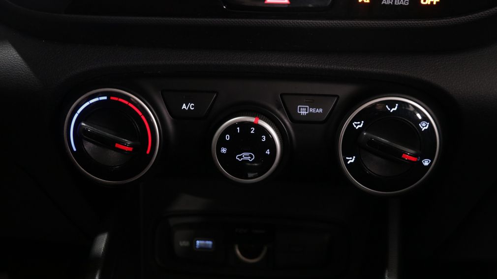 Hyundai Venue Essential 2022 d&rsquo;occasion à vendre - 15