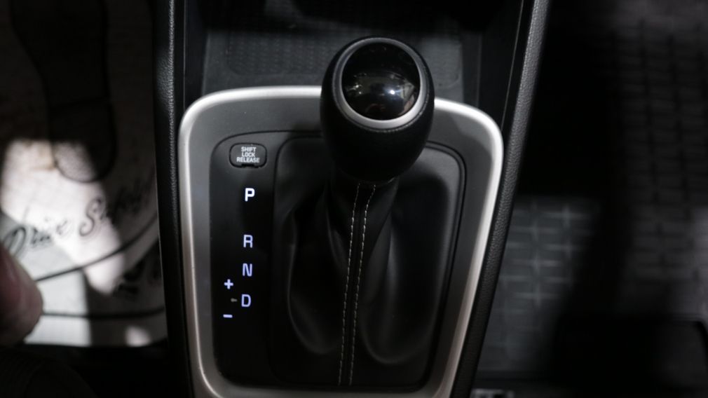 Hyundai Venue Essential 2022 d&rsquo;occasion à vendre - 16