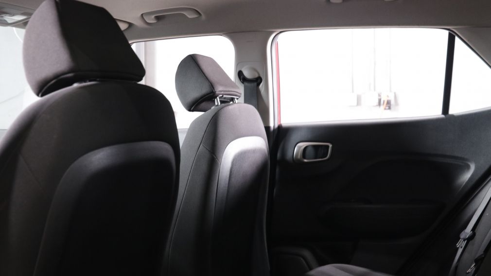 Hyundai Venue Essential 2022 d&rsquo;occasion à vendre - 17