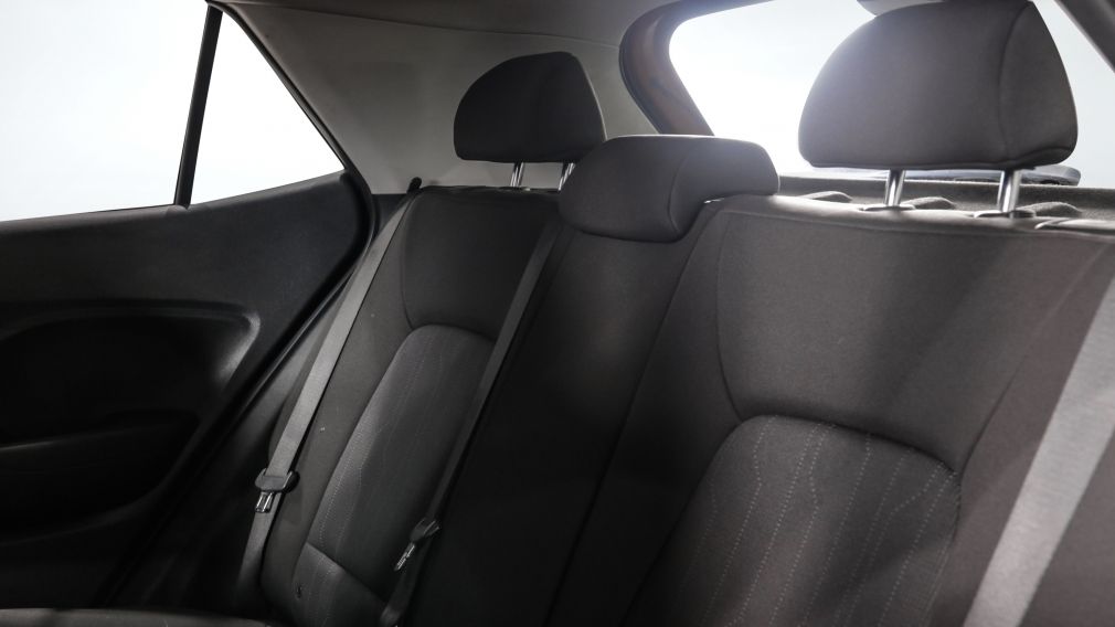 Hyundai Venue Essential 2022 d&rsquo;occasion à vendre - 17