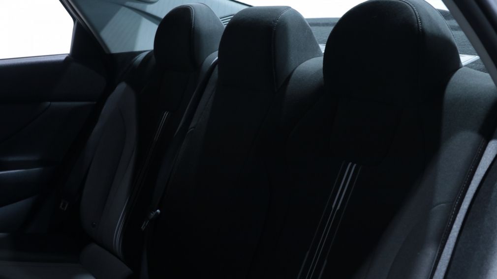 Hyundai Elantra Preferred 2023 d’occasion à vendre - 18