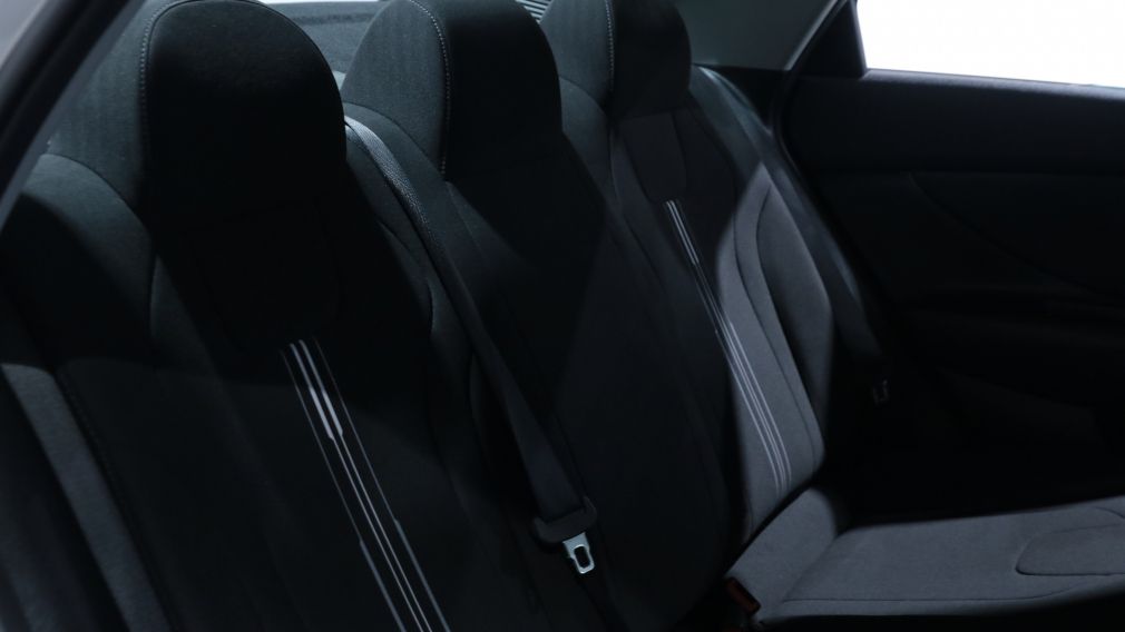 Hyundai Elantra Preferred 2023 d’occasion à vendre - 19