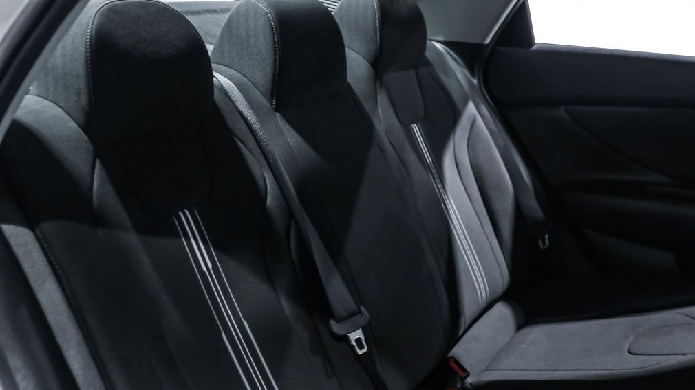 Hyundai Elantra Preferred 2023 d’occasion à vendre - 19