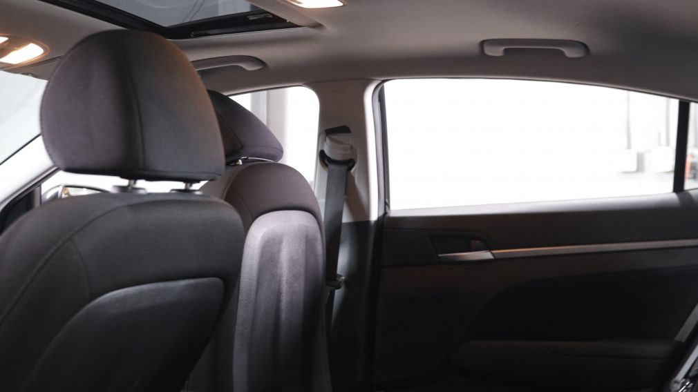 Hyundai Elantra Preferred w/Sun & Safety Package 2020 d&rsquo;occasion à vendre - 18