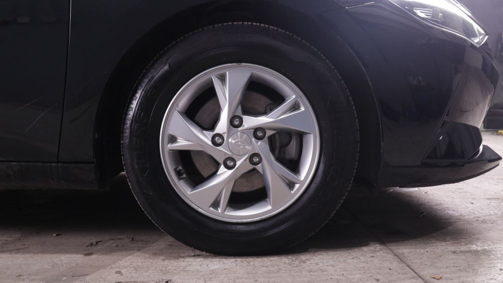 Hyundai Elantra Essential 2022 d&rsquo;occasion à vendre - 22