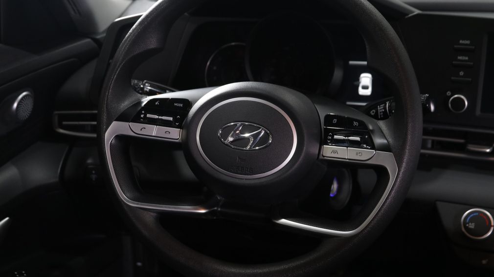 Hyundai Elantra Essential 2022 d&rsquo;occasion à vendre - 11
