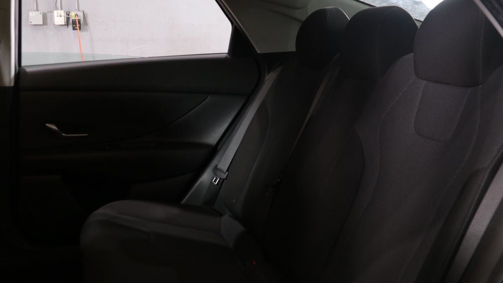 Hyundai Elantra Essential 2022 d&rsquo;occasion à vendre - 17