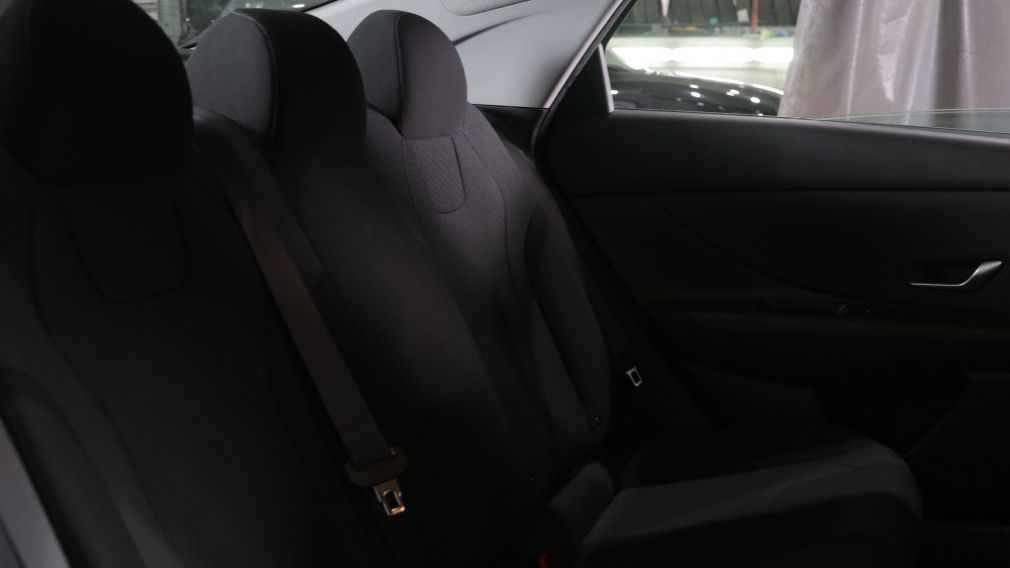 Hyundai Elantra Essential 2022 d&rsquo;occasion à vendre - 19