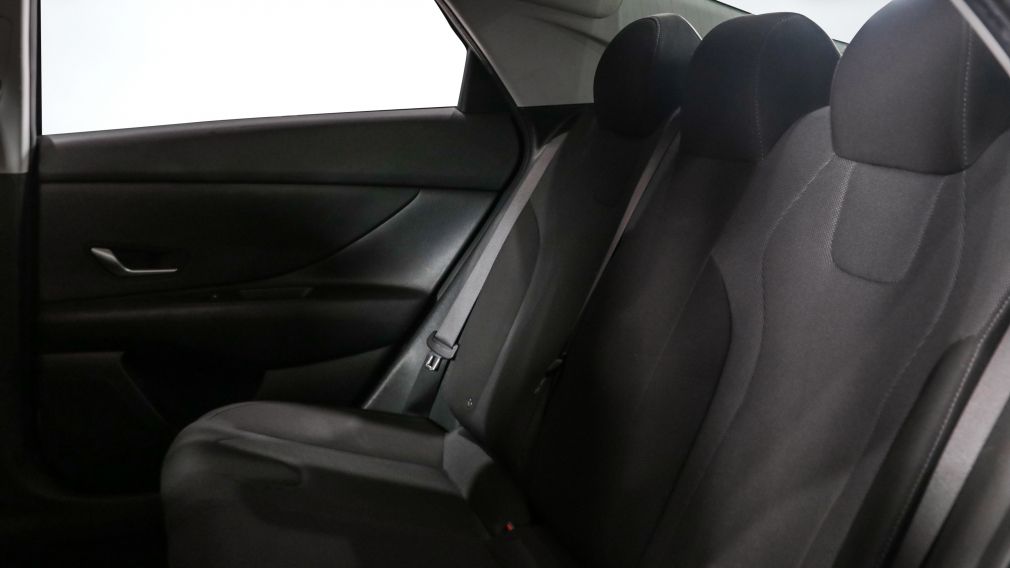 Hyundai Elantra Essential 2022 d&rsquo;occasion à vendre - 17