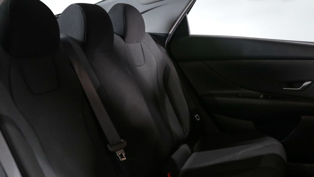 Hyundai Elantra Essential 2022 d&rsquo;occasion à vendre - 19