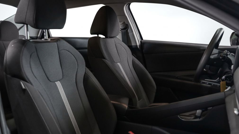 Hyundai Elantra Essential 2022 d&rsquo;occasion à vendre - 21