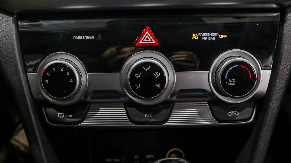 Hyundai Elantra Essential 2020 d&rsquo;occasion à vendre - 15