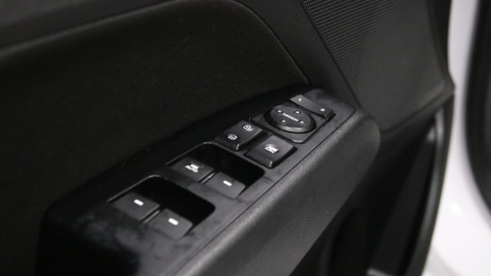 Hyundai Elantra Preferred w/Sun & Safety Package 2020 d’occasion à vendre - 12