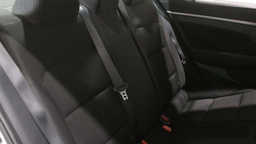 Hyundai Elantra Preferred w/Sun & Safety Package 2020 d’occasion à vendre - 23