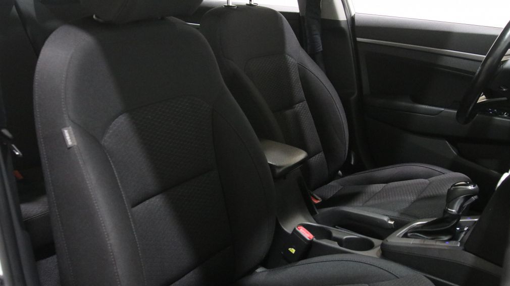 Hyundai Elantra Preferred w/Sun & Safety Package 2020 d’occasion à vendre - 24