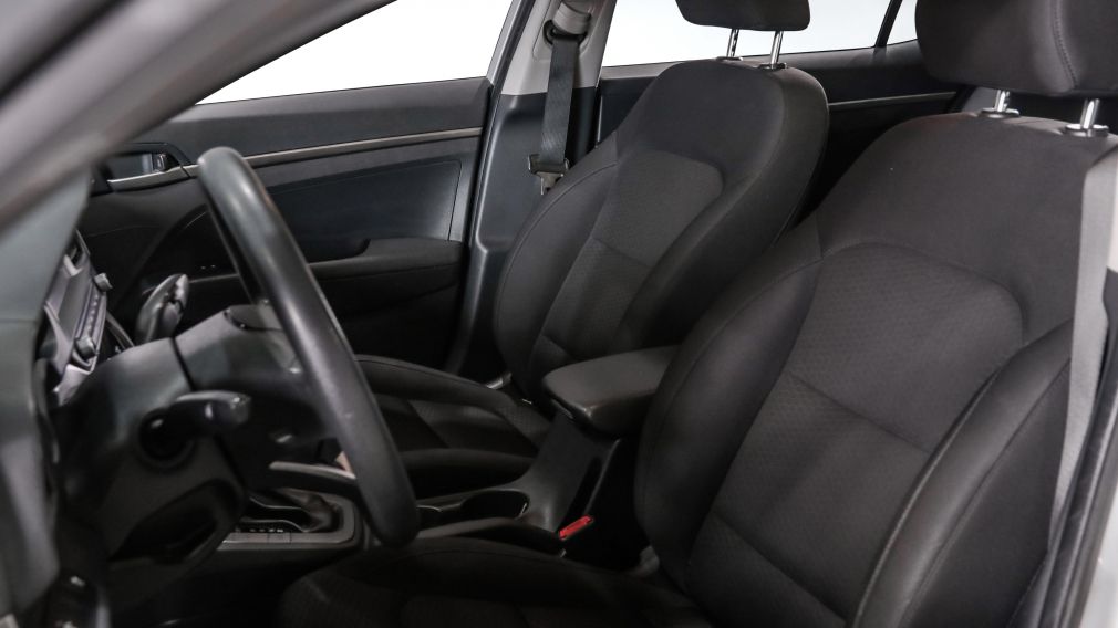 Hyundai Elantra Essential 2019 d&rsquo;occasion à vendre - 8