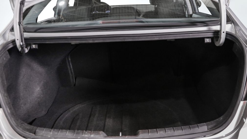 Hyundai Elantra Essential 2019 d&rsquo;occasion à vendre - 17