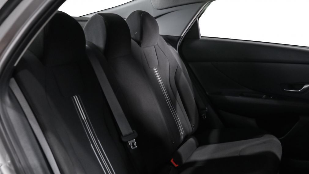 Hyundai Elantra Preferred 2023 d&rsquo;occasion à vendre - 21