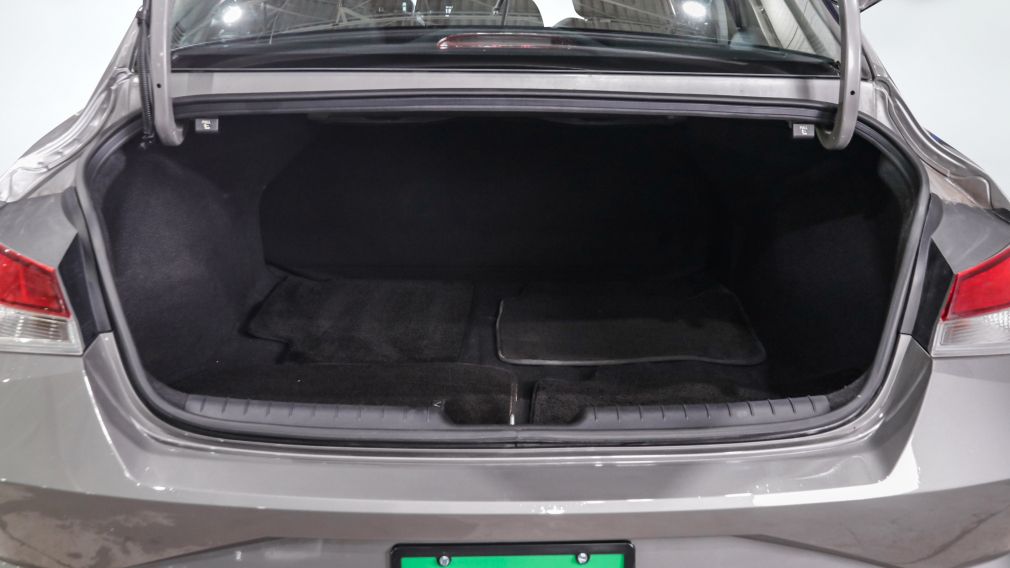 Hyundai Elantra Preferred 2023 d&rsquo;occasion à vendre - 22