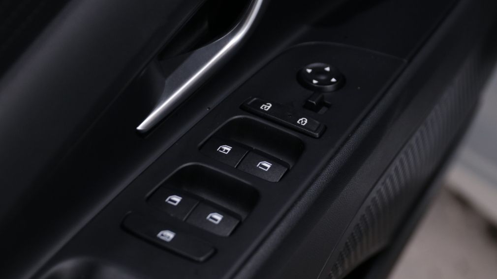 Hyundai Elantra Essential 2023 d&rsquo;occasion à vendre - 9