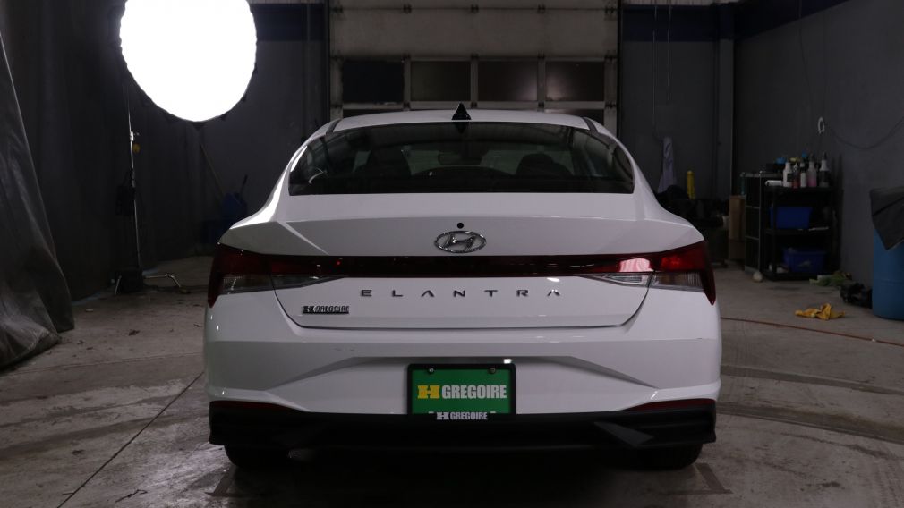 Hyundai Elantra Essential 2023 d&rsquo;occasion à vendre - 5