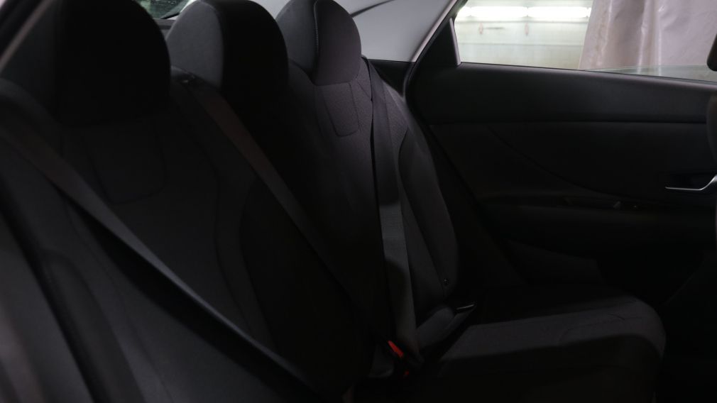 Hyundai Elantra Essential 2023 d&rsquo;occasion à vendre - 19