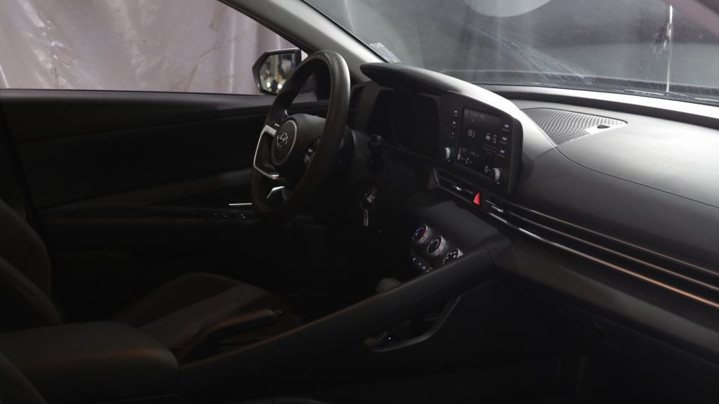 Hyundai Elantra Essential 2023 d&rsquo;occasion à vendre - 20