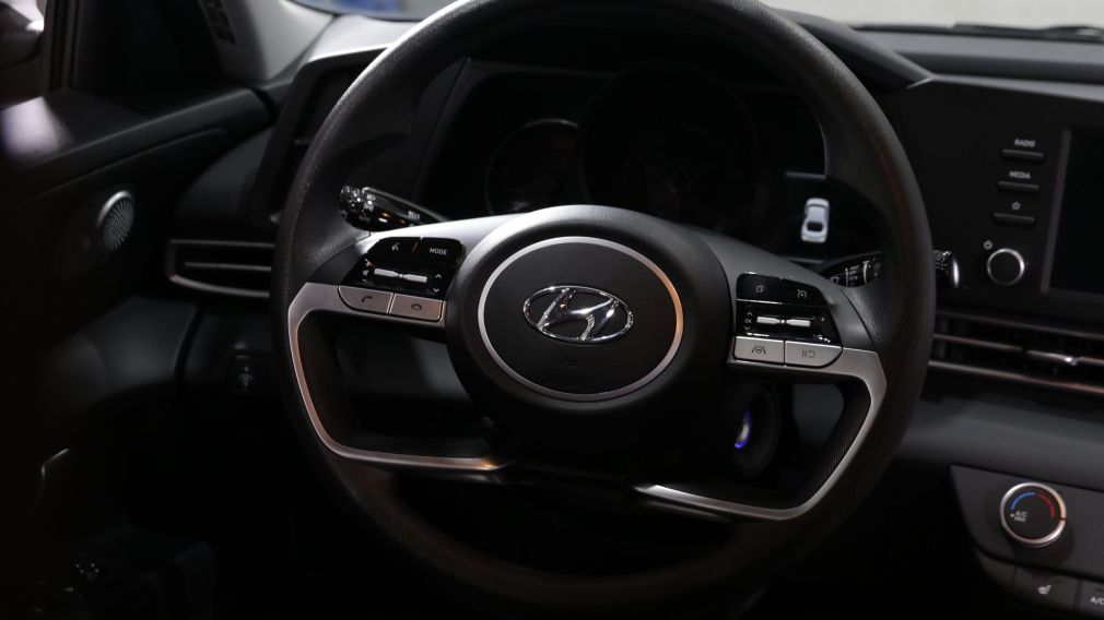Hyundai Elantra Essential 2023 d&rsquo;occasion à vendre - 11