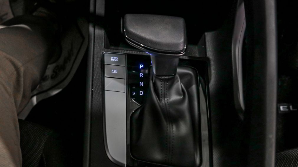 Hyundai Elantra Essential 2023 d&rsquo;occasion à vendre - 16