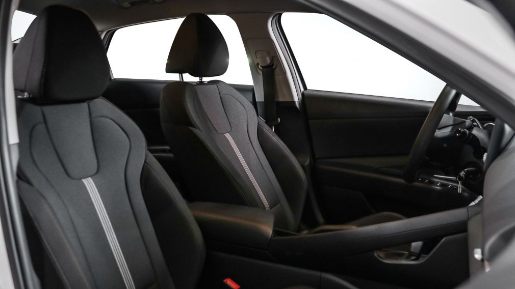 Hyundai Elantra Essential 2023 d&rsquo;occasion à vendre - 21