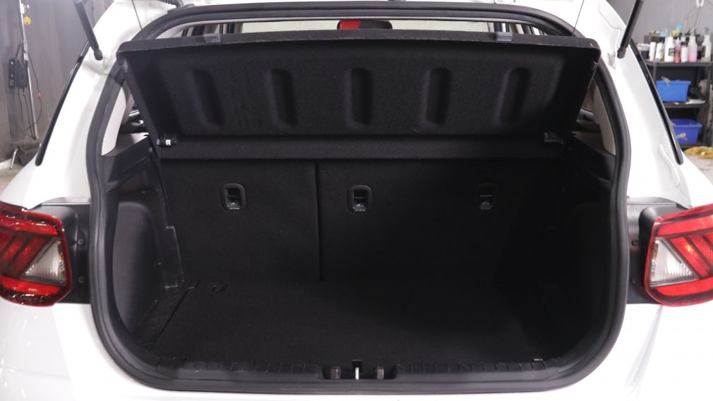 Hyundai Venue Essential 2021 d&rsquo;occasion à vendre - 19