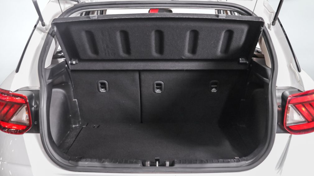 Hyundai Venue Essential 2021 d&rsquo;occasion à vendre - 19